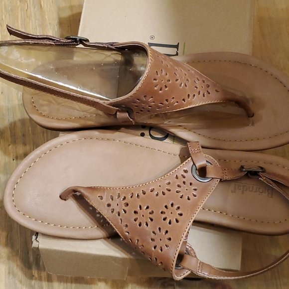 Sandals - Picture 2 of 3